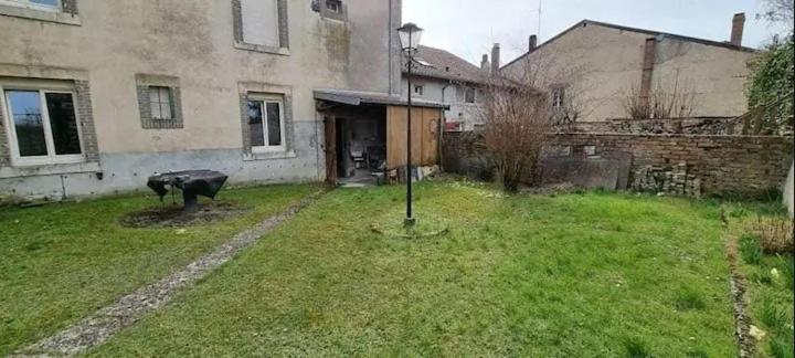 Chambre Tout Equipee Leilighet Lacroix-sur-Meuse Eksteriør bilde